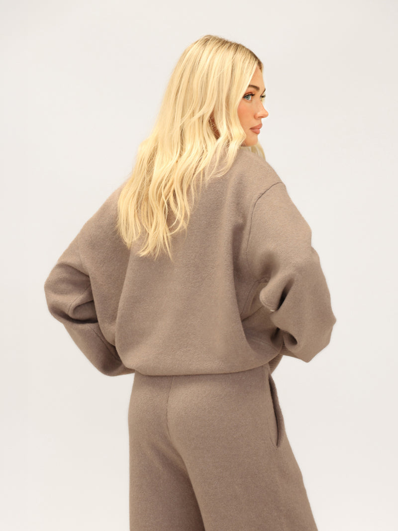 Oversized Knitted Sweater - Soft Brown